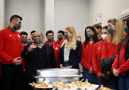 O  Ερασιτέχνης Ολυμπιακός στο πλευρό της UNESCO Πειραιά! (photos, video)