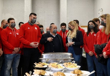 O  Ερασιτέχνης Ολυμπιακός στο πλευρό της UNESCO Πειραιά! (photos, video)