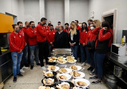 O  Ερασιτέχνης Ολυμπιακός στο πλευρό της UNESCO Πειραιά! (photos, video)