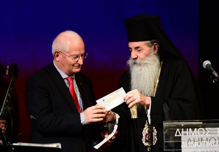 Ο Ολυμπιακός στηρίζει και φέτος την Ιερά Μητροπόλη Πειραιώς! (photos & video)