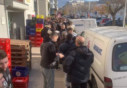 Θρύλε, το μεγαλείο σου! Ουρές για ένα εισιτήριο στον Βόλο! (photos)