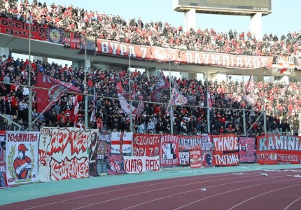 «Βούλιαξε» το Πανθεσσαλικό, κόκκινη «λαοθάλασσα» στον Βόλο! (photos)