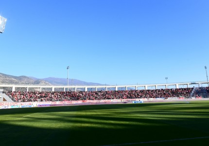 «Βούλιαξε» το Πανθεσσαλικό, κόκκινη «λαοθάλασσα» στον Βόλο! (photos)