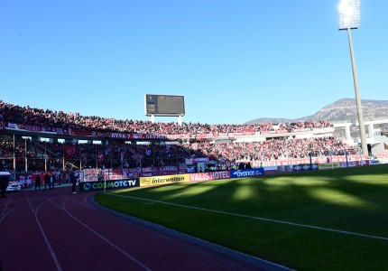 «Βούλιαξε» το Πανθεσσαλικό, κόκκινη «λαοθάλασσα» στον Βόλο! (photos)