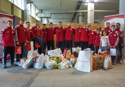 Ολοκληρώθηκε η συλλογή τροφίμων στο ΣΕΦ για την Ιερά Μητρόπολη Πειραιώς