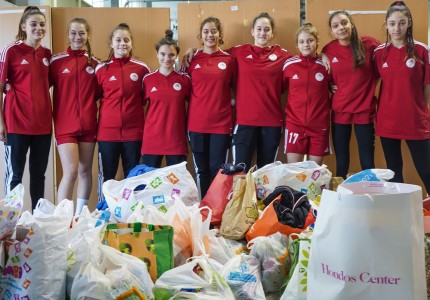 Ολοκληρώθηκε η συλλογή τροφίμων στο ΣΕΦ για την Ιερά Μητρόπολη Πειραιώς