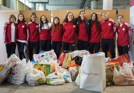 Ολοκληρώθηκε η συλλογή τροφίμων στο ΣΕΦ για την Ιερά Μητρόπολη Πειραιώς