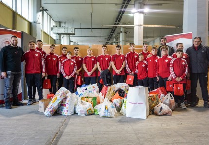 Ολοκληρώθηκε η συλλογή τροφίμων στο ΣΕΦ για την Ιερά Μητρόπολη Πειραιώς