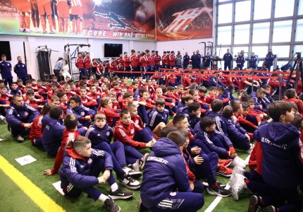 Έκοψε την πίτα της η Aκαδημία του Θρύλου! (photos)