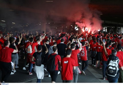 H κόκκινη «λαοθάλασσα» στον δρόμο για την «Zalgirio Arena» (photos, video)