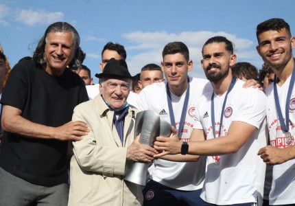 Το γλέντι των «λιονταριών» του Θρύλου για την κούπα! (photos)