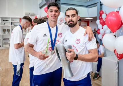 Το γλέντι των «λιονταριών» του Θρύλου για την κούπα! (photos)