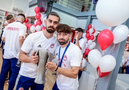 Το γλέντι των «λιονταριών» του Θρύλου για την κούπα! (photos)