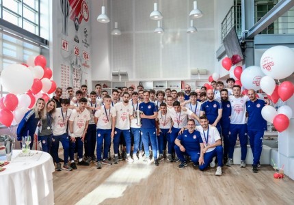 Το γλέντι των «λιονταριών» του Θρύλου για την κούπα! (photos)