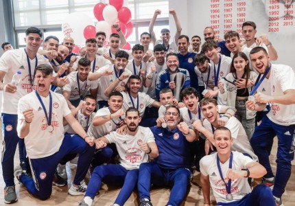 Το γλέντι των «λιονταριών» του Θρύλου για την κούπα! (photos)