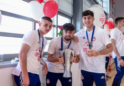 Το γλέντι των «λιονταριών» του Θρύλου για την κούπα! (photos)