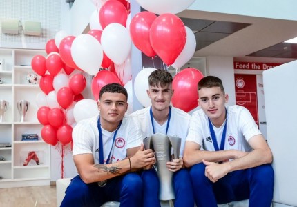 Το γλέντι των «λιονταριών» του Θρύλου για την κούπα! (photos)