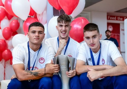 Το γλέντι των «λιονταριών» του Θρύλου για την κούπα! (photos)