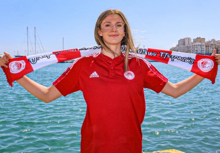 Στον Ολυμπιακό και επίσημα η Τάνη! (photos)