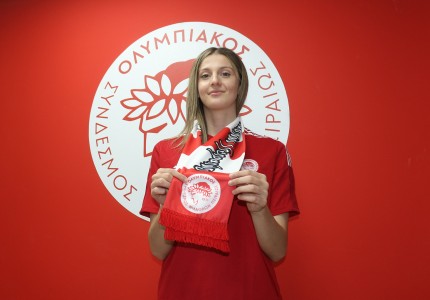 Στον Ολυμπιακό και επίσημα η Τάνη! (photos)