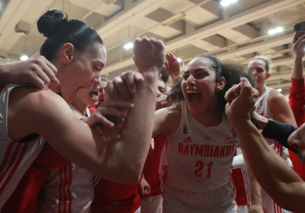 12 «ντέρμπι», 12 νίκες, πρωταθλητής ο Ολυμπιακός!