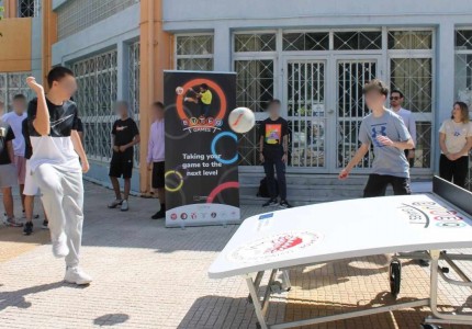 Το Γενικό Λύκειο Φιλοθέης παρέλαβε τα «ερυθρόλευκα» Teq Tables (photos)