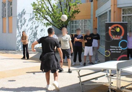 Το Γενικό Λύκειο Φιλοθέης παρέλαβε τα «ερυθρόλευκα» Teq Tables (photos)