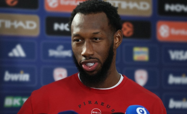 Χολ: «Είχαμε ένα μίτινγκ και κοιταχτήκαμε στον καθρέπτη»