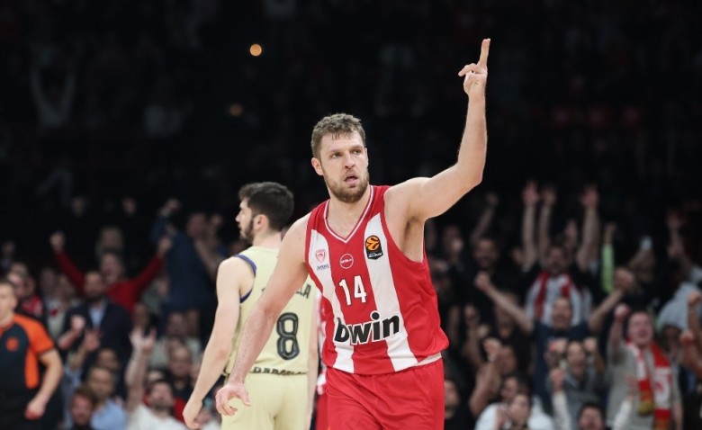 MVP τoυ Ιανουαρίου ο Βεζένκοφ!