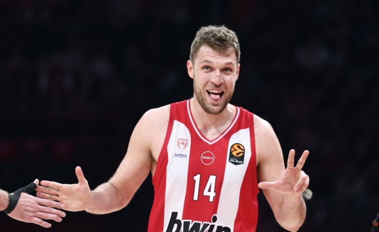 Βεζένκοφ: «Πολύ παθιασμένος o Mπαρτζώκας, μόνο οι τίτλοι είναι επιτυχία στον Ολυμπιακό»