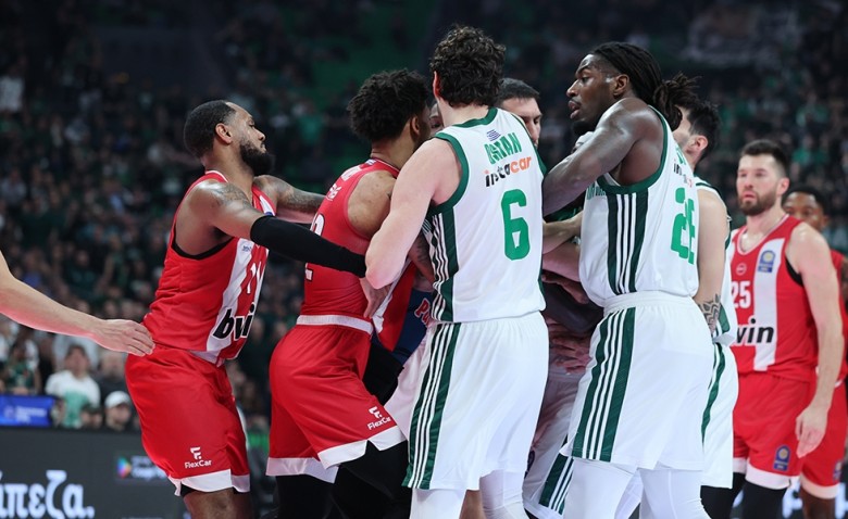 Τους πόνεσε ο Ντόρσεϊ και του επιτέθηκαν