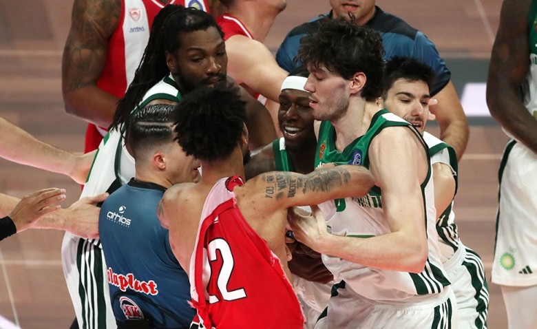 Ολυμπιακός: «Κακώς αποβλήθηκε ο Ντόρσεϊ»