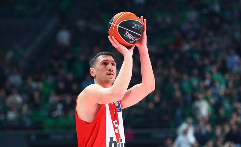 Και χωρίς Λαρεντζάκη, Τζόουνς, Μόρις