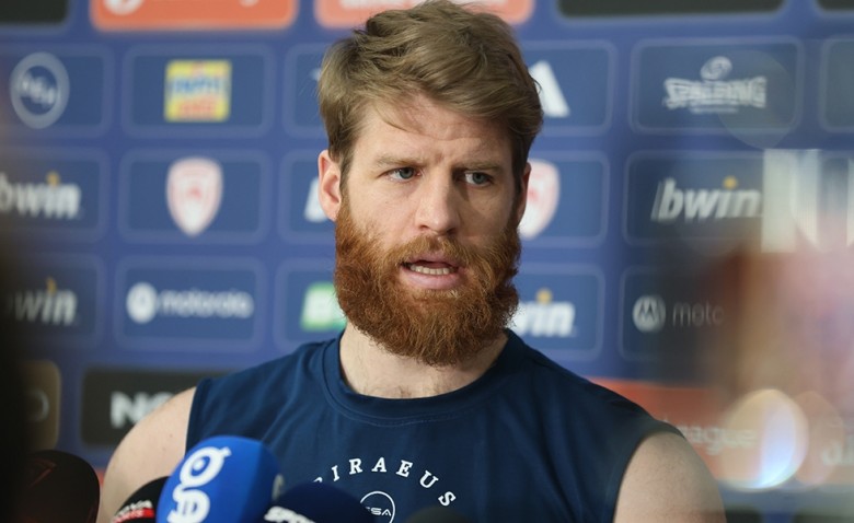 Γουόκαπ: «Χαζό το θέμα με το διαβατήριό μου»