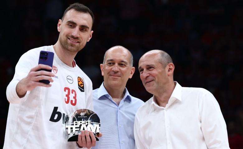 Μιλουτίνοφ: «Ευλογημένος που είμαι στον Ολυμπιακό»