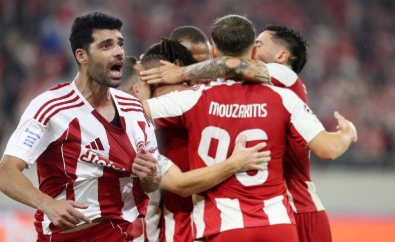 Κόσμος και ομάδα μια... γροθιά!