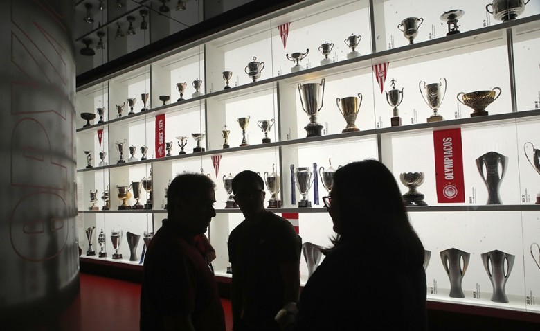 Ο Ολυμπιακός για την ημέρα του πατέρα με φόντο το Μουσείο
