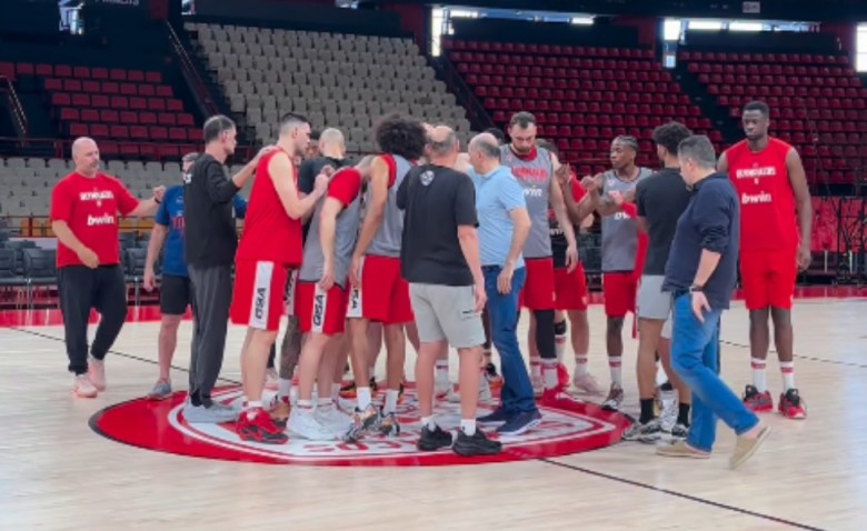 Συσπείρωση και πίστη για τον τίτλο από τους Αγγελόπουλους! (video)