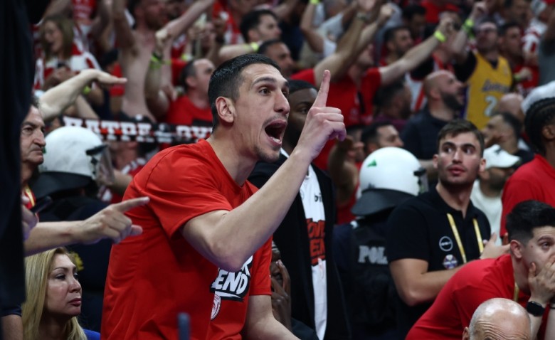 Ολυμπιακός σε Λαρεντζάκη: «Σε ευχαριστούμε, Κόμπρα!» 