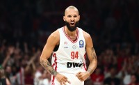 Εβάν Φουρνιέ: Από την «αθόρυβη» regular season στην ερυθρόλευκη εξαλλοσύνη - Δεν μένει τίποτα όρθιο στα κρίσιμα!