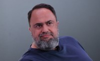 Ο ηγέτης του Θρύλου πάνω απ' τον Φλορεντίνο Πέρεθ