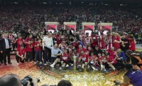 «Η ερυθρόλευκη λαοθάλασσα»