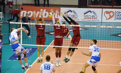 Την κοίταξε στα… μάτια!