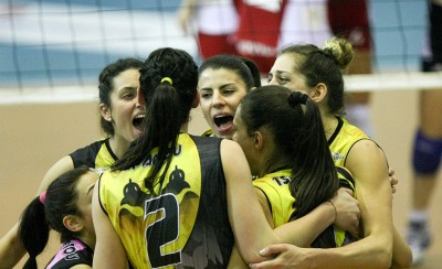 ΑΕΚ=Αεκ Εσύ Καταστρέφεις (το βόλεϊ)