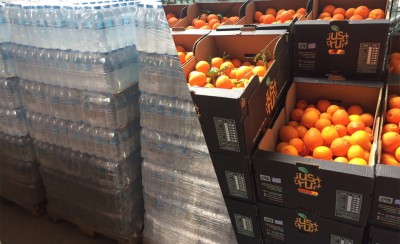 Κοντά στους πρόσφυγες και ο κόσμος