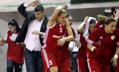 Τους (ξανα)ξεβρακώνει ο Γκόντζος!