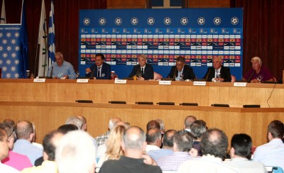 Κλείστε το Σύνταγμα και… μαγαζί στην παραλία!