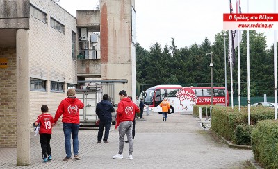 Έφτασαν οι πρώτοι οπαδοί