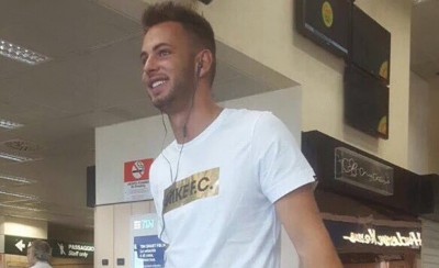 Ο Λεάλι στο αεροδρόμιο