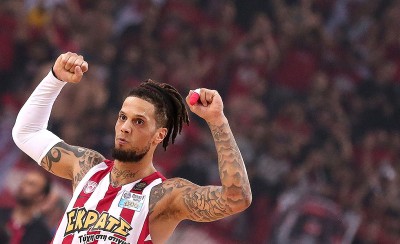 Δεν σταματάει τη δουλειά ο Χάκετ